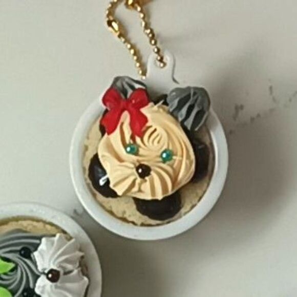 mini cupcake dog charm / keychain - Picture 4 of 7
